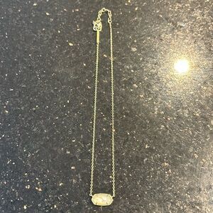 Gently used GOLD Kendra Scott necklace!!